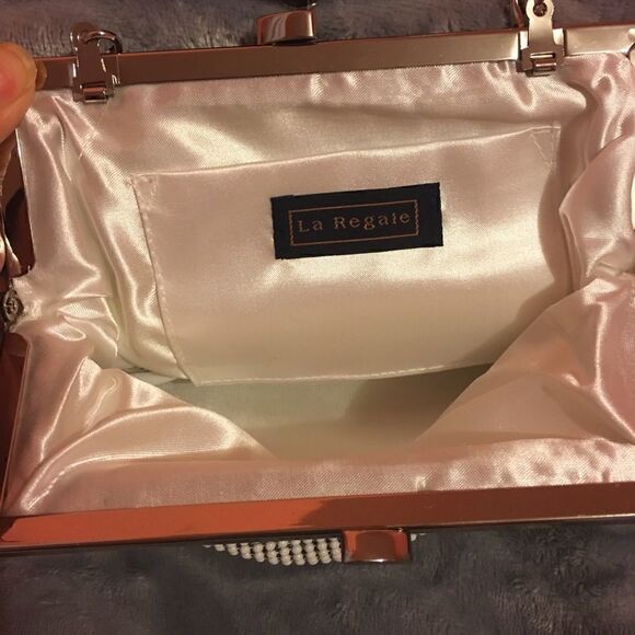 LA REGALE BRAND NEW COIN PURSE - Picture 4 of 6